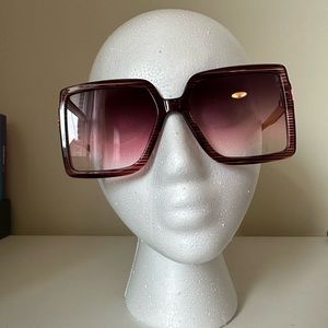 NEW one size fits most STYLISH SUNGLASSES